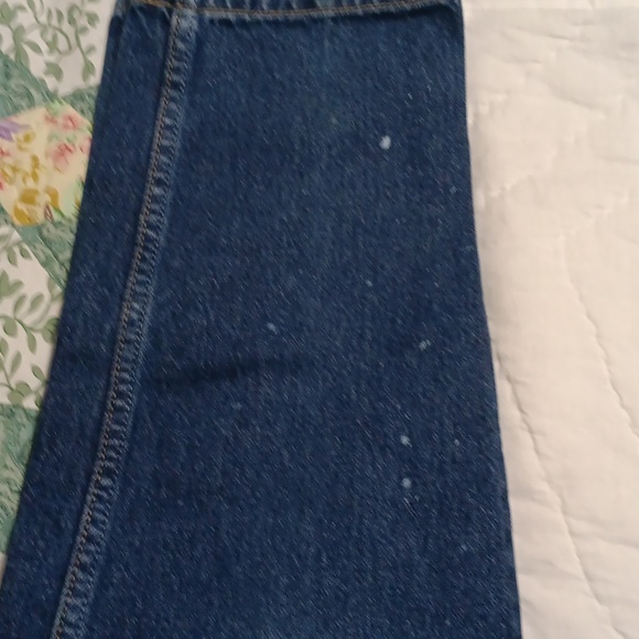 Levis - Picture 3 of 4